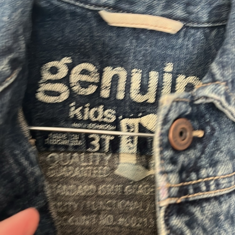Jean jacket. - Picture 2 of 5